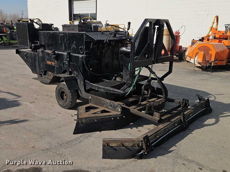 image for item EO7129 Neal DA850 seal coat machine