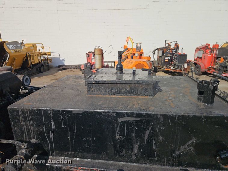 image for item EO7129 Neal DA850 seal coat machine