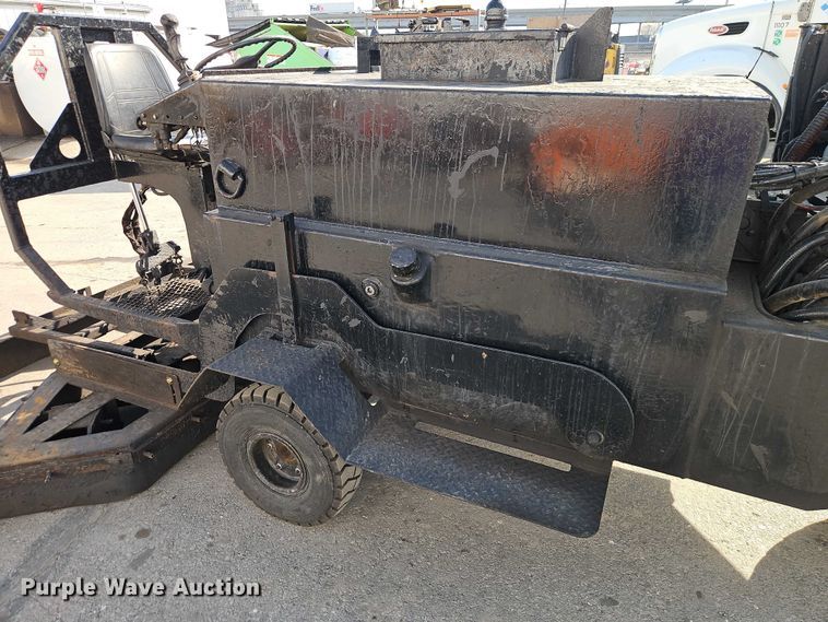 image for item EO7129 Neal DA850 seal coat machine