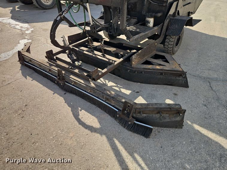 image for item EO7129 Neal DA850 seal coat machine