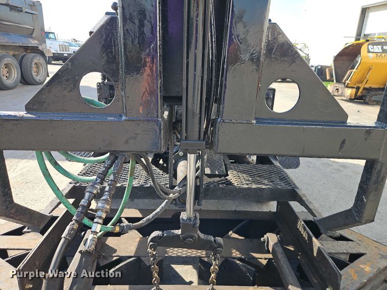 image for item EO7129 Neal DA850 seal coat machine