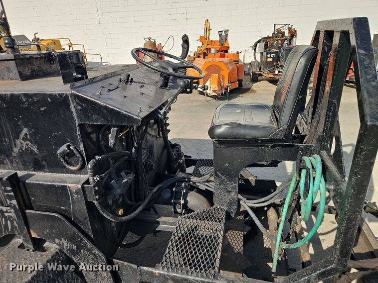 image for item EO7129 Neal DA850 seal coat machine