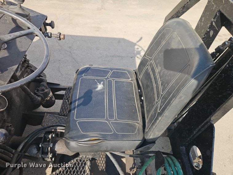 image for item EO7129 Neal DA850 seal coat machine