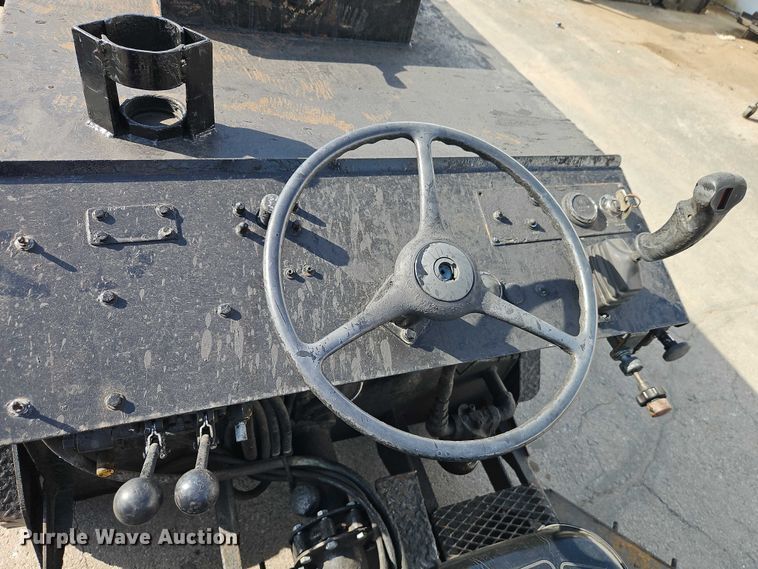 image for item EO7129 Neal DA850 seal coat machine