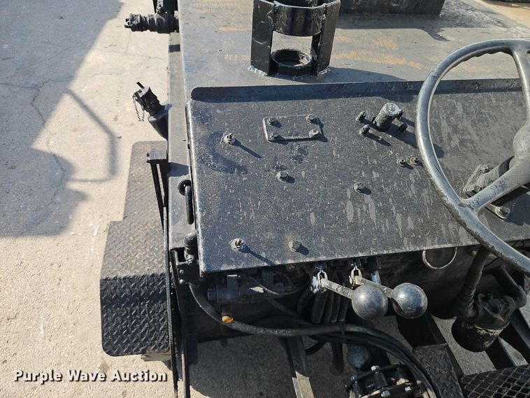 image for item EO7129 Neal DA850 seal coat machine