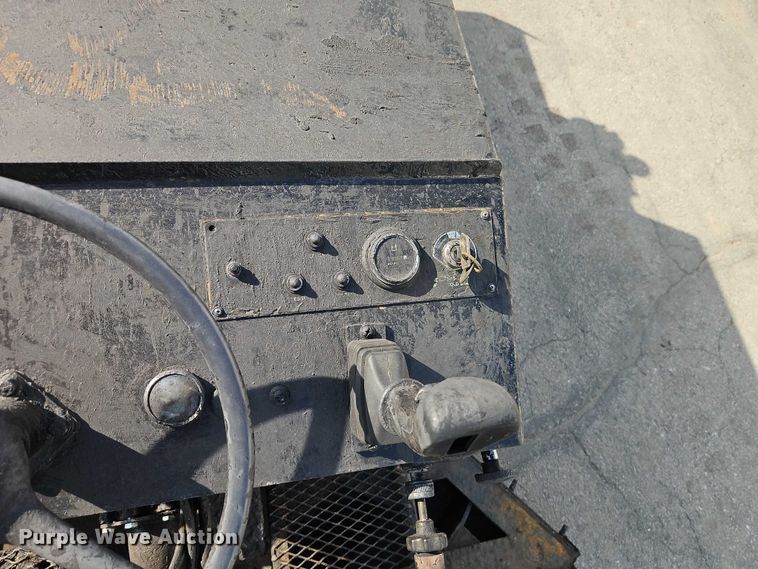 image for item EO7129 Neal DA850 seal coat machine