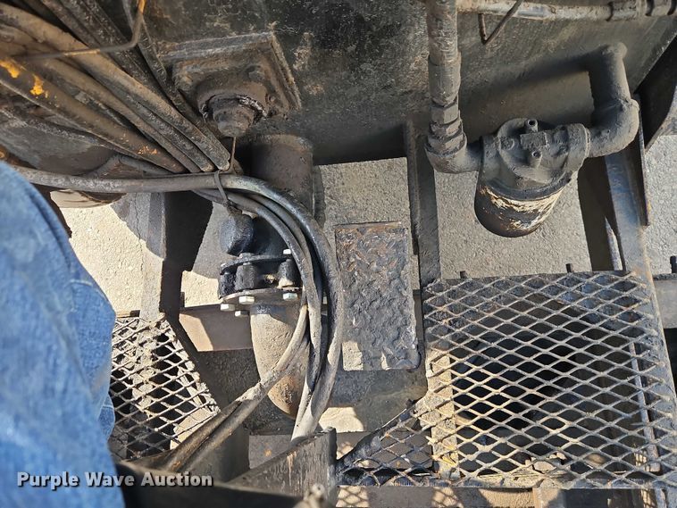 image for item EO7129 Neal DA850 seal coat machine