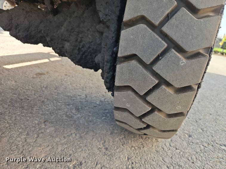 image for item EO7129 Neal DA850 seal coat machine