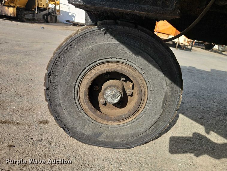 image for item EO7129 Neal DA850 seal coat machine