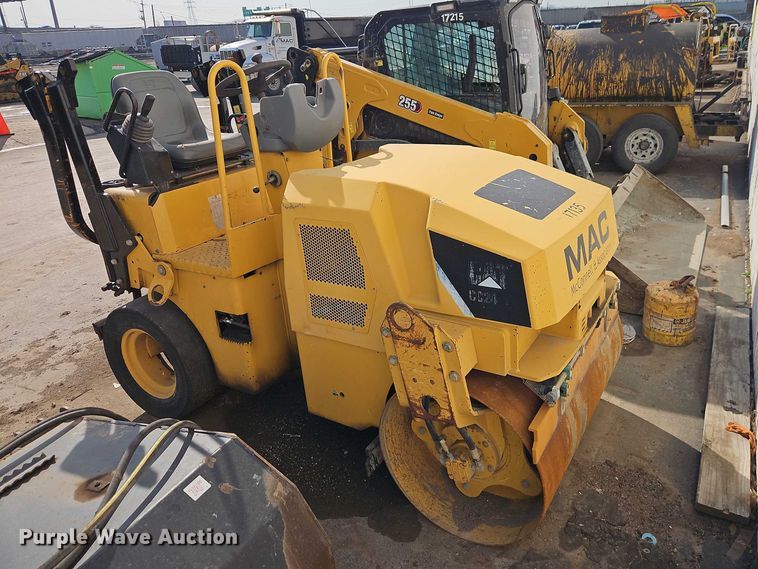 image for item EO7130 Caterpillar CC24 double drum roller