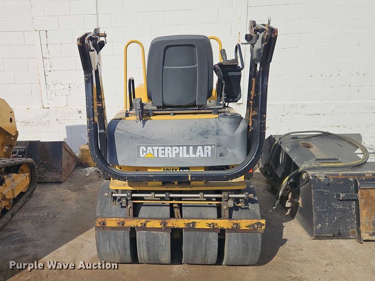 image for item EO7130 Caterpillar CC24 double drum roller