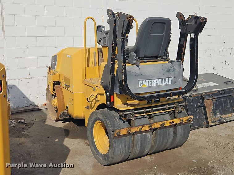 image for item EO7130 Caterpillar CC24 double drum roller