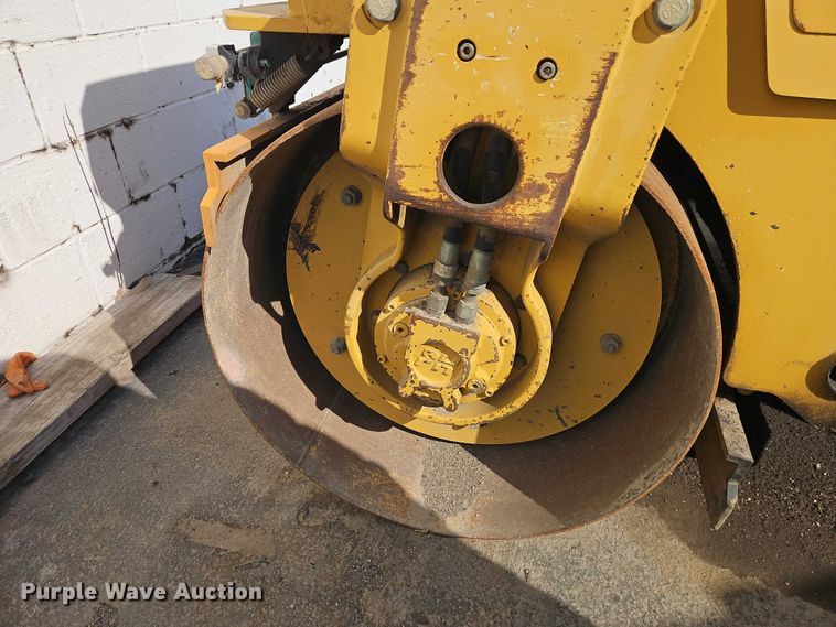 image for item EO7130 Caterpillar CC24 double drum roller