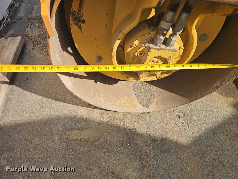 image for item EO7130 Caterpillar CC24 double drum roller
