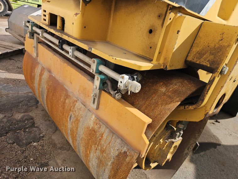 image for item EO7130 Caterpillar CC24 double drum roller