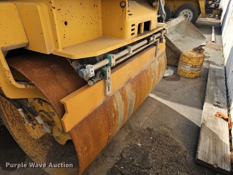 image for item EO7130 Caterpillar CC24 double drum roller