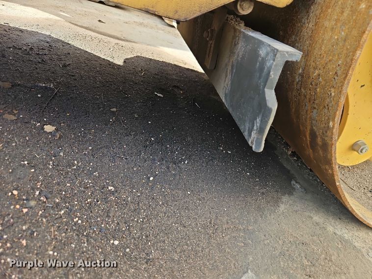 image for item EO7130 Caterpillar CC24 double drum roller