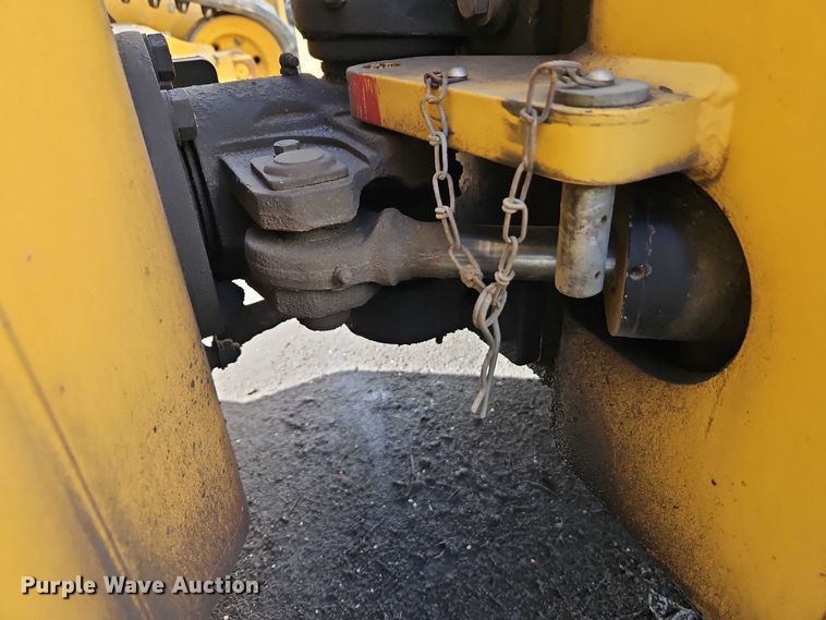 image for item EO7130 Caterpillar CC24 double drum roller