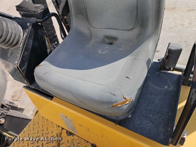 image for item EO7130 Caterpillar CC24 double drum roller