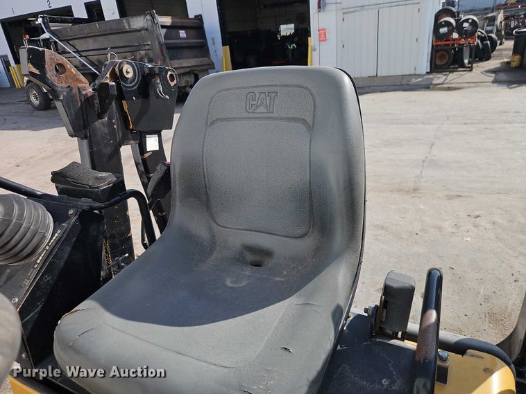 image for item EO7130 Caterpillar CC24 double drum roller