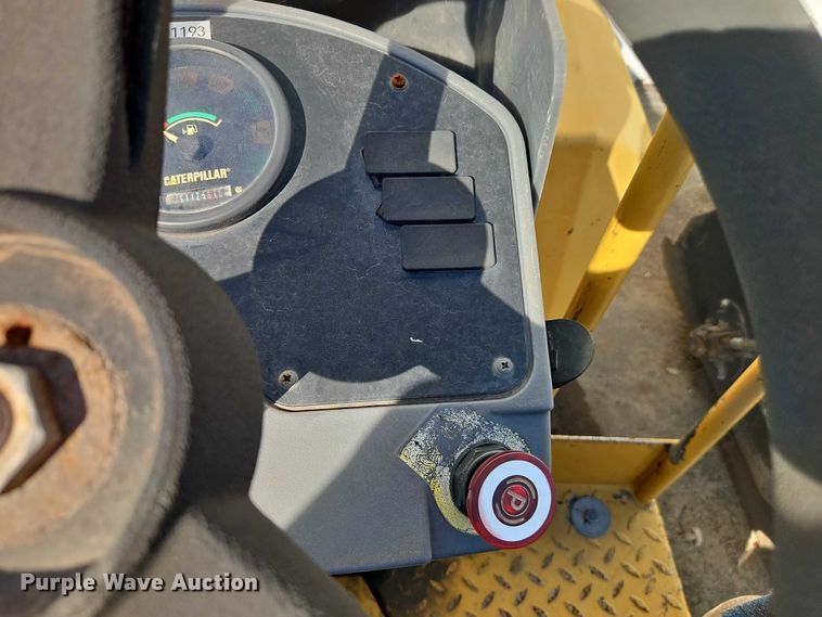 image for item EO7130 Caterpillar CC24 double drum roller