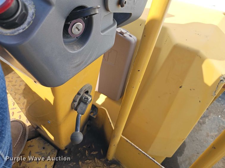 image for item EO7130 Caterpillar CC24 double drum roller