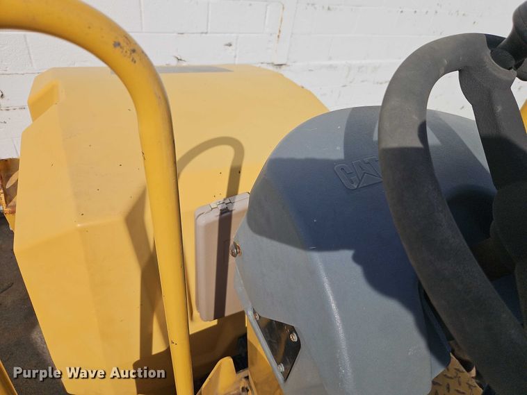 image for item EO7130 Caterpillar CC24 double drum roller