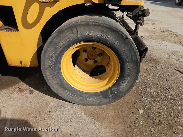 image for item EO7130 Caterpillar CC24 double drum roller