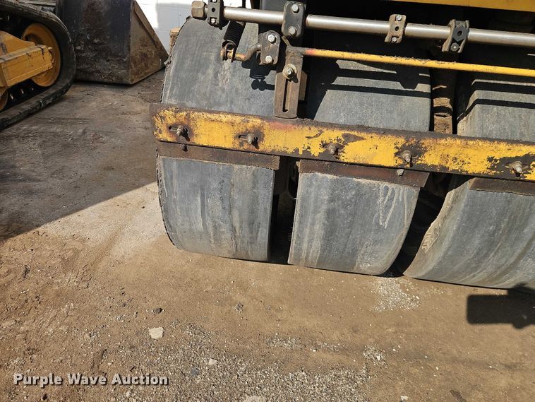 image for item EO7130 Caterpillar CC24 double drum roller