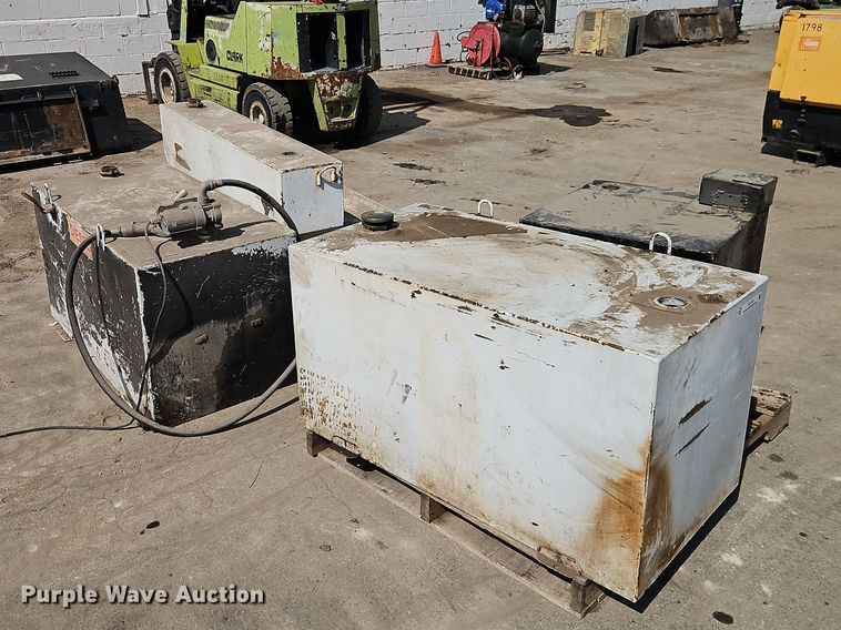 image for item EO7135 (4) fuel tanks