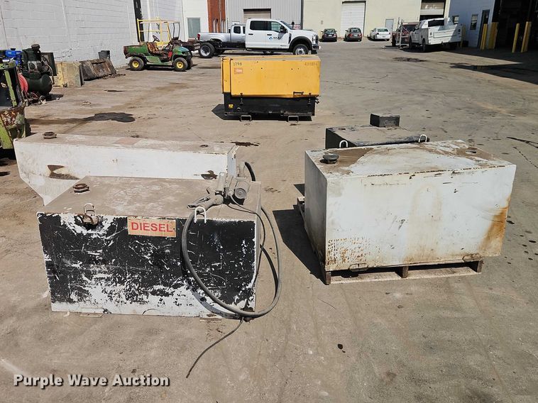 image for item EO7135 (4) fuel tanks