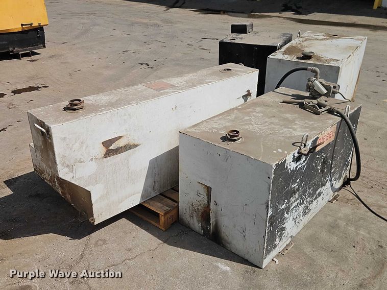 image for item EO7135 (4) fuel tanks
