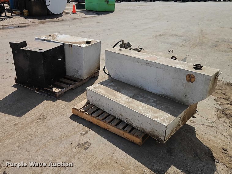 image for item EO7135 (4) fuel tanks