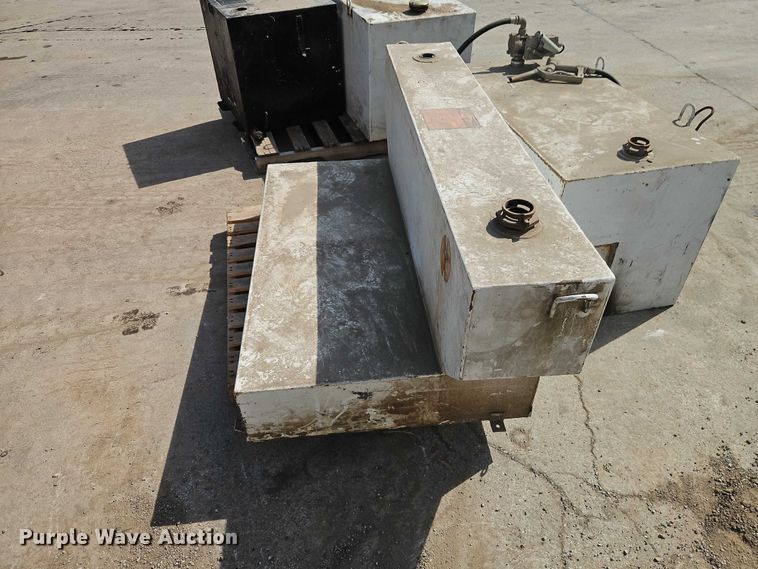 image for item EO7135 (4) fuel tanks