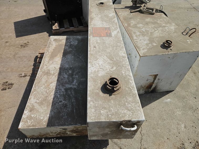 image for item EO7135 (4) fuel tanks