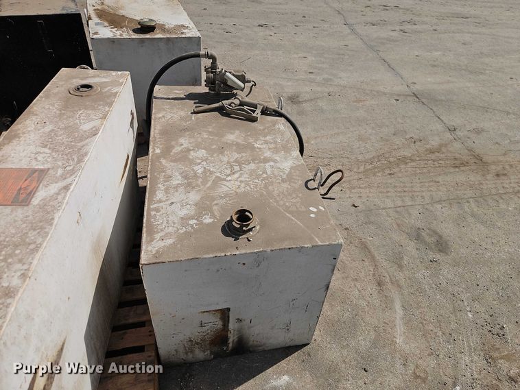 image for item EO7135 (4) fuel tanks