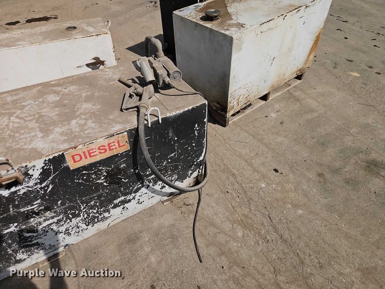 image for item EO7135 (4) fuel tanks