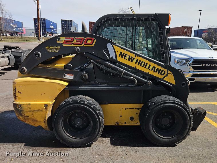 image for item EO7140 2011 New Holland L230 skid steer loader