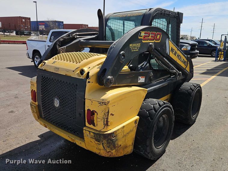 image for item EO7140 2011 New Holland L230 skid steer loader