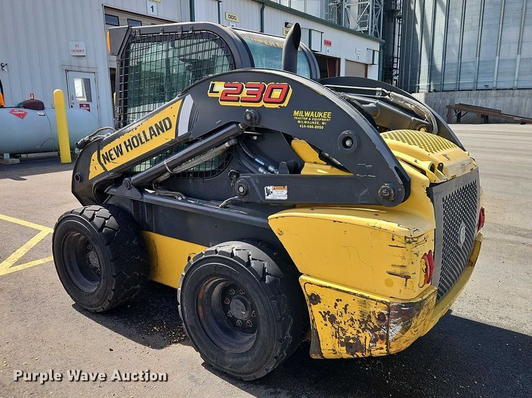 image for item EO7140 2011 New Holland L230 skid steer loader
