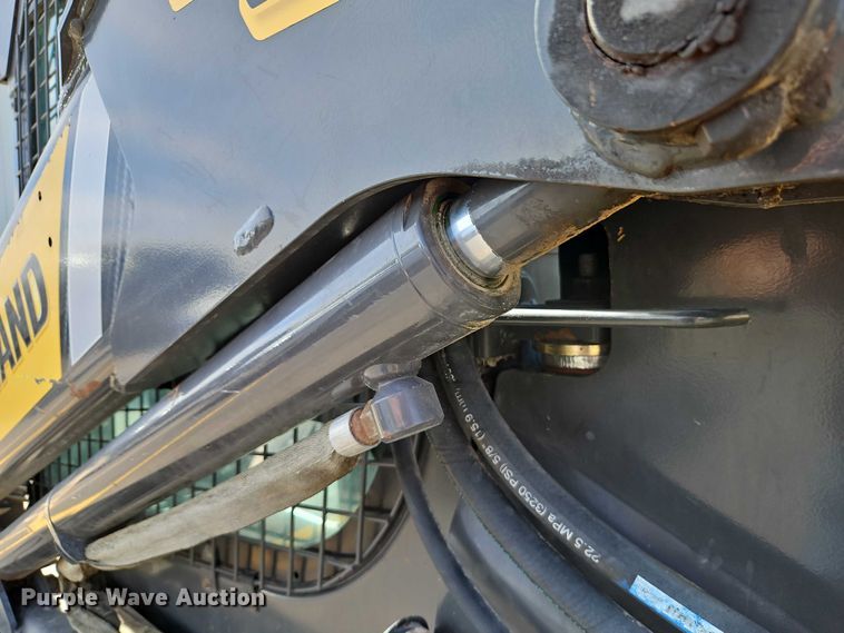 image for item EO7140 2011 New Holland L230 skid steer loader