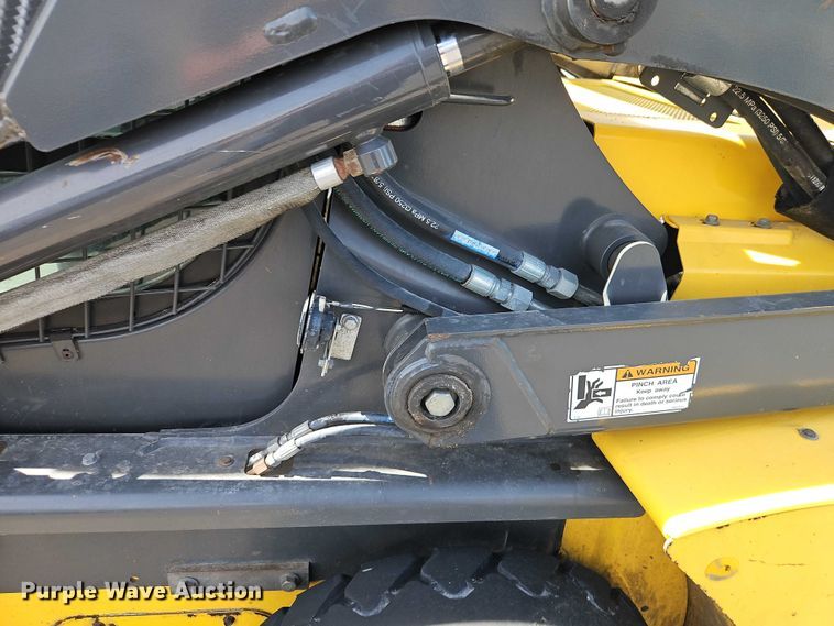 image for item EO7140 2011 New Holland L230 skid steer loader