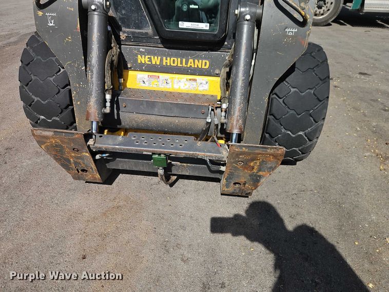 image for item EO7140 2011 New Holland L230 skid steer loader