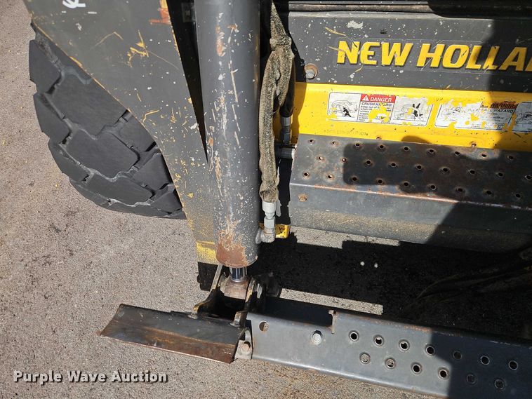 image for item EO7140 2011 New Holland L230 skid steer loader
