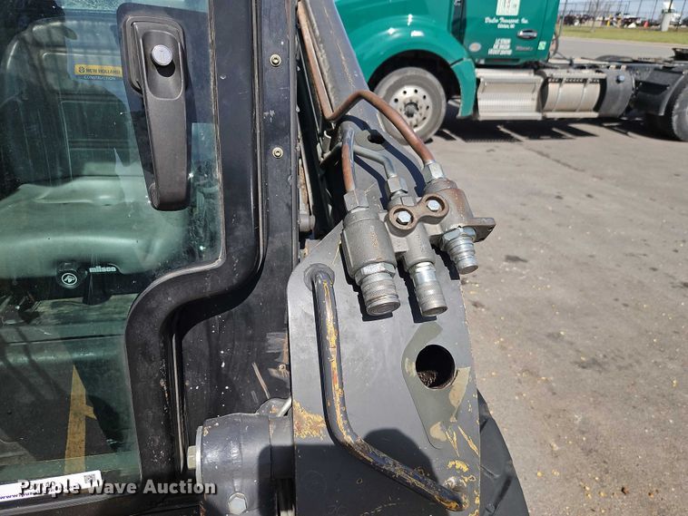 image for item EO7140 2011 New Holland L230 skid steer loader