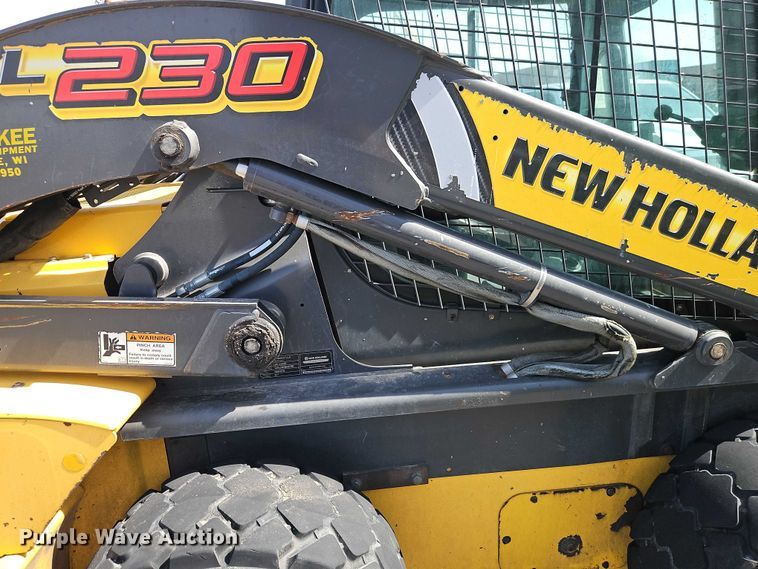 image for item EO7140 2011 New Holland L230 skid steer loader