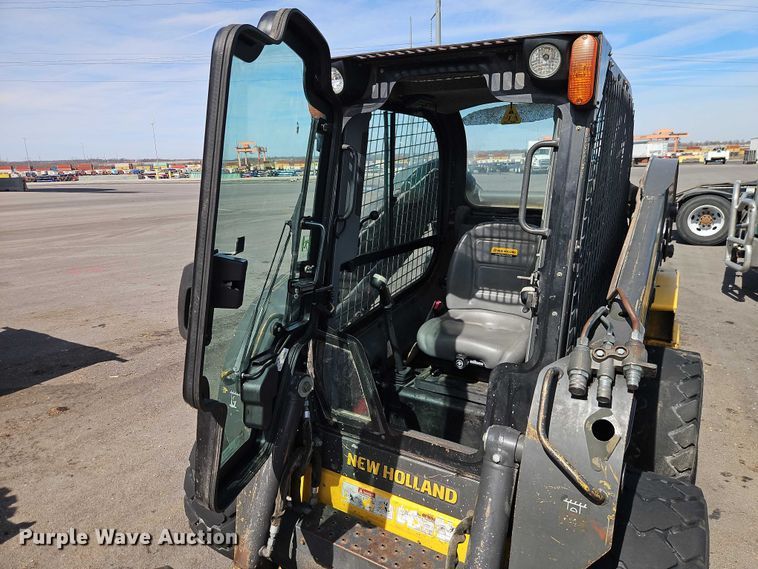 image for item EO7140 2011 New Holland L230 skid steer loader