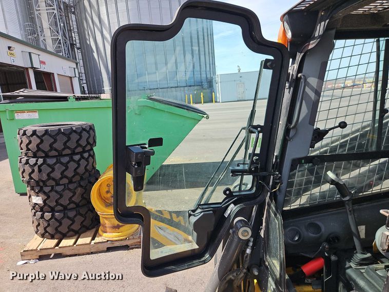 image for item EO7140 2011 New Holland L230 skid steer loader