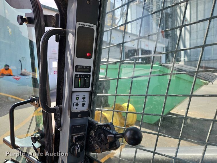 image for item EO7140 2011 New Holland L230 skid steer loader