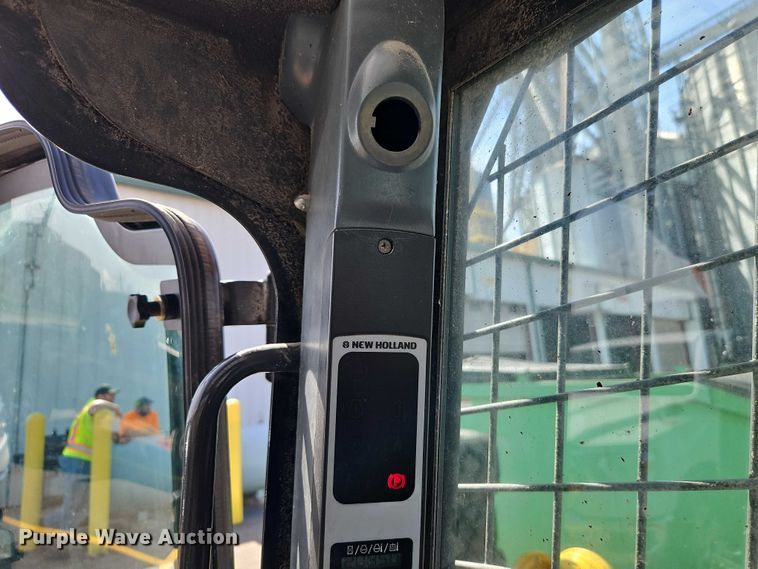 image for item EO7140 2011 New Holland L230 skid steer loader